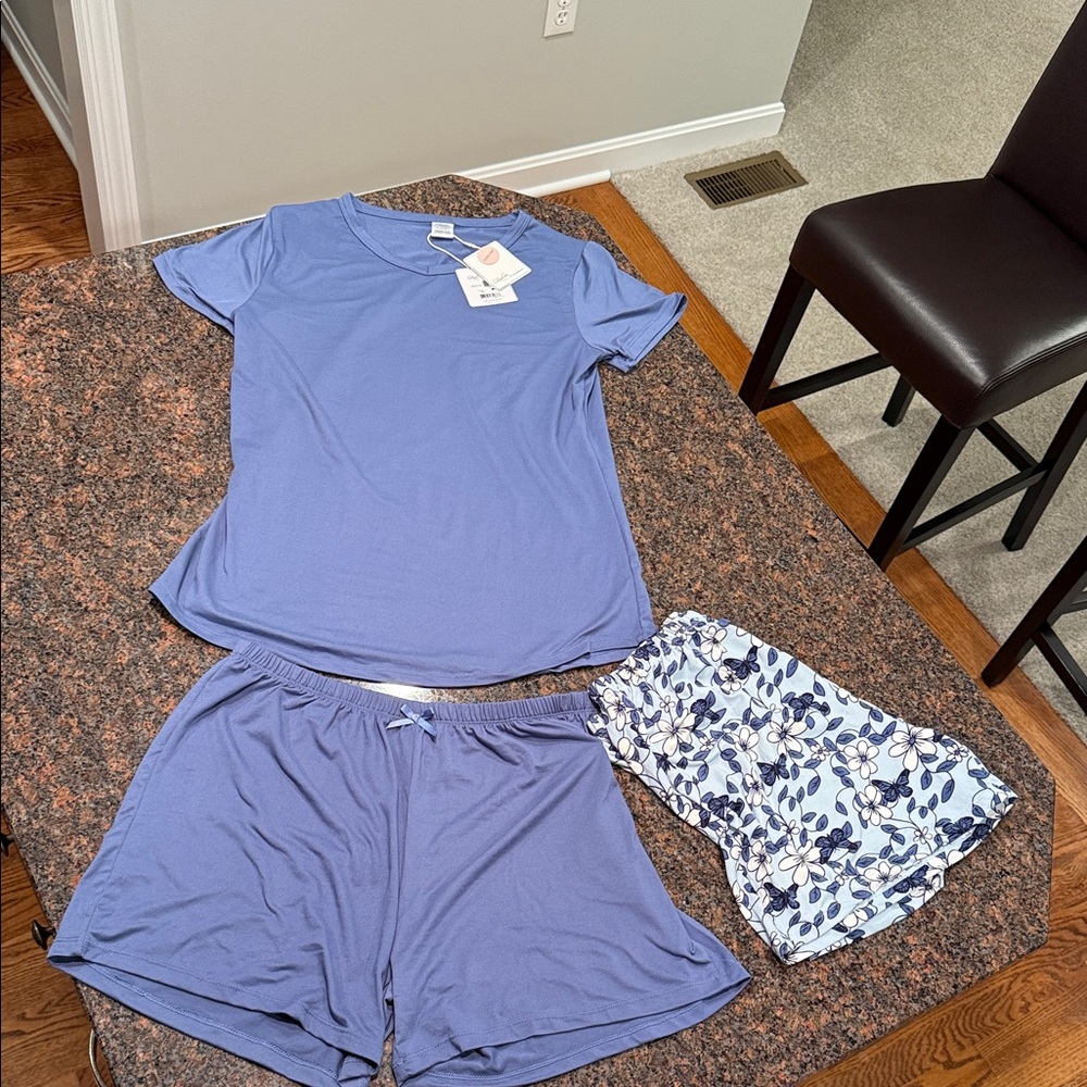 Mirabeau Blue/Flowered Women's Sleepwear Set NWT